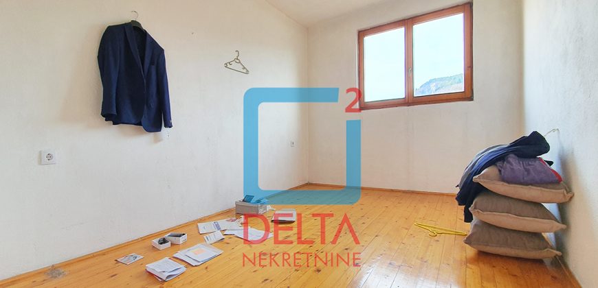 Dvospratna kuća sa lijepim pogledom, na parceli 367m2, Zmajevac / Stari Grad