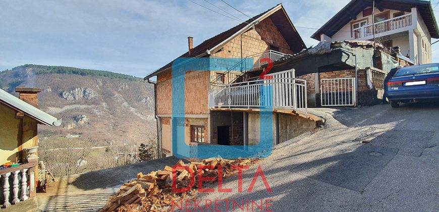 Dvospratna kuća sa lijepim pogledom, na parceli 367m2, Zmajevac / Stari Grad