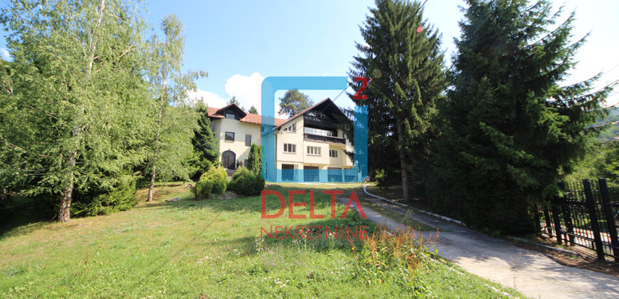 Kuća / vila na parceli 2485m², Hotonj, Vogošća, Sarajevo