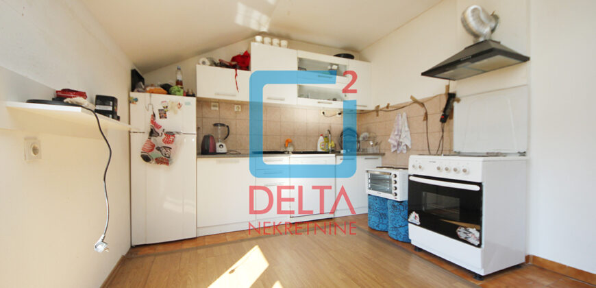 Kuća / 330m2 / Jezero / Centar
