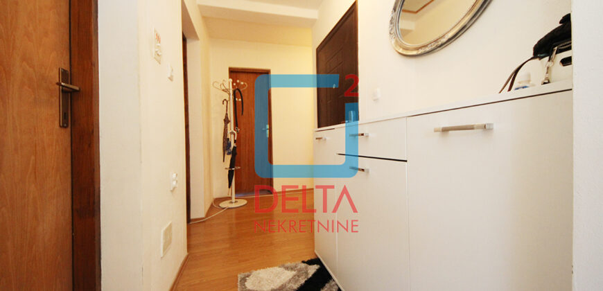 Kuća / 330m2 / Jezero / Centar
