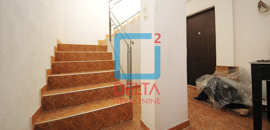 Kuća / 330m2 / Jezero / Centar