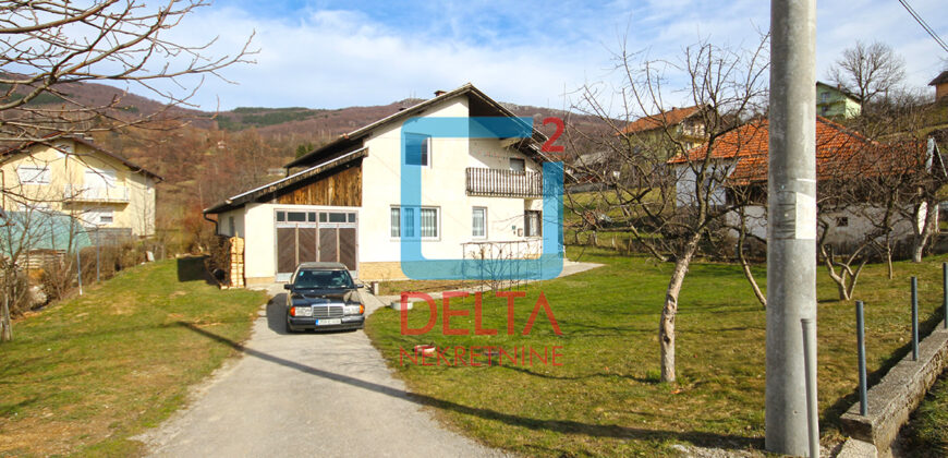 Kuća 180 m² nas parceli od 1370m², Pazarić, Hadžići