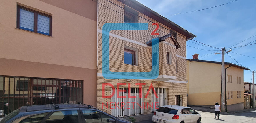 Kuća sa garažom / Bjelave / Centar