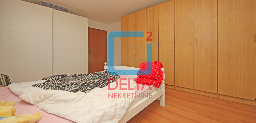 Kuća sa garažom / Bjelave / Centar