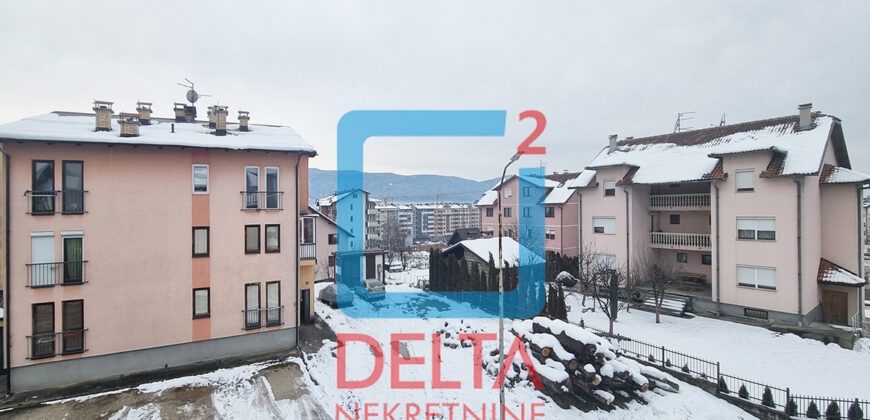 Kuća / 330m2 / parking / Lukavica