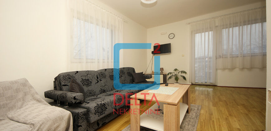 Kuća / 330m2 / parking / Lukavica