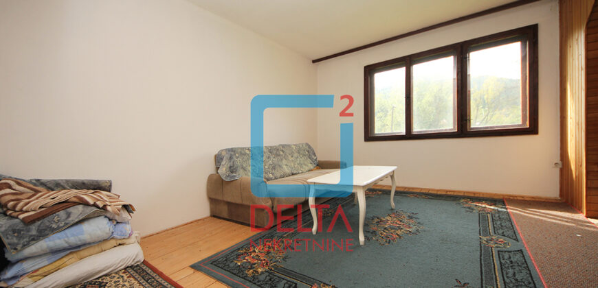 Kuća / okućnica 3000m2 / Podgrab / Prača