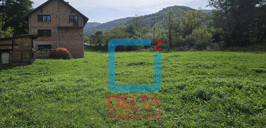 Kuća / okućnica 3000m2 / Podgrab / Prača