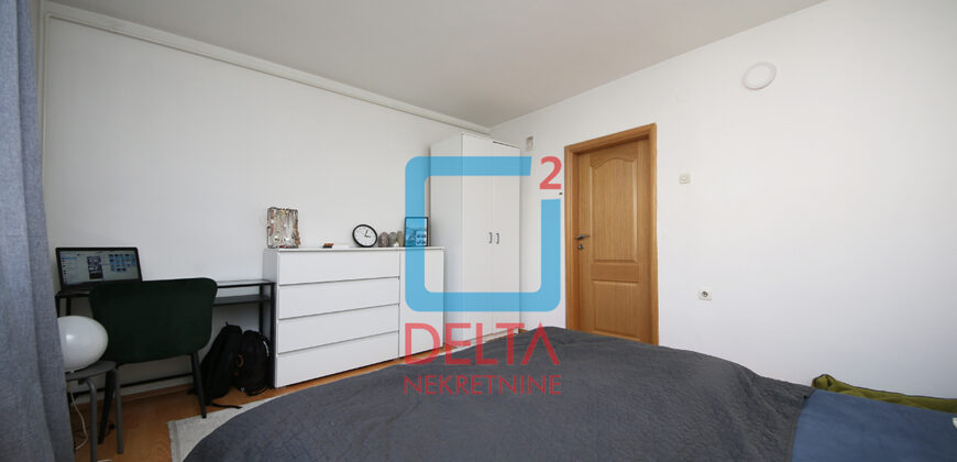 Adaptiran dvosoban stan / 3. sprat / Grbavica