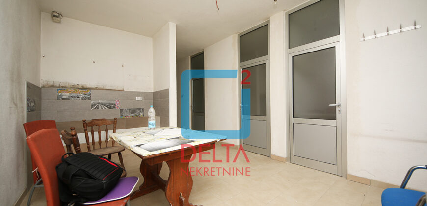Poslovni prostor 139m2 sa 2 garaže i 3 parkinga / Dolac Malta / Čengić Vila