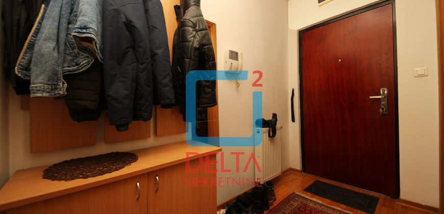 Dvosoban stan površine 42m2 / Vrtovi Sunca / Centar