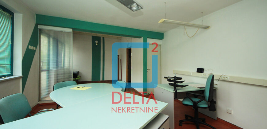 Poslovni prostor na dvije etaže Dobrinja 60m2, atraktivna lokacija.