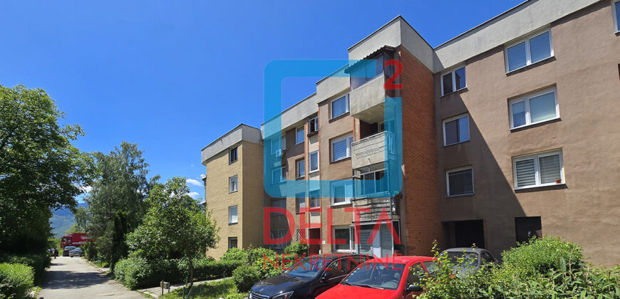 Adaptiran trosoban stan / 74m2 / dva balkona / Dobrinja