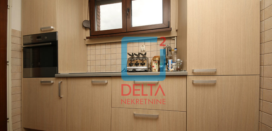 Četverosoban stan / 3.sprat / Džidžikovac / Mejtaš / Centar