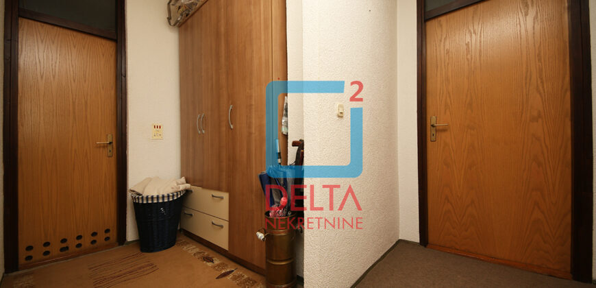 Adaptiran trosoban stan / 74m2 / dva balkona / Dobrinja
