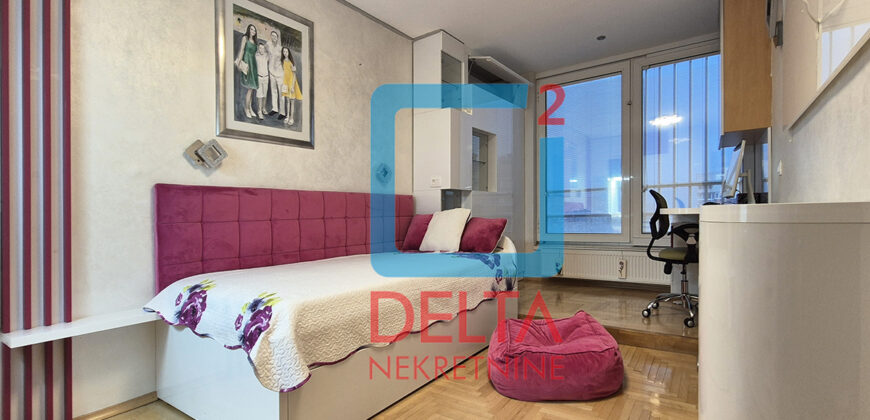 Luksuzan penthouse četverosoban stan/153m2/ Dolac Malta/Socijalno
