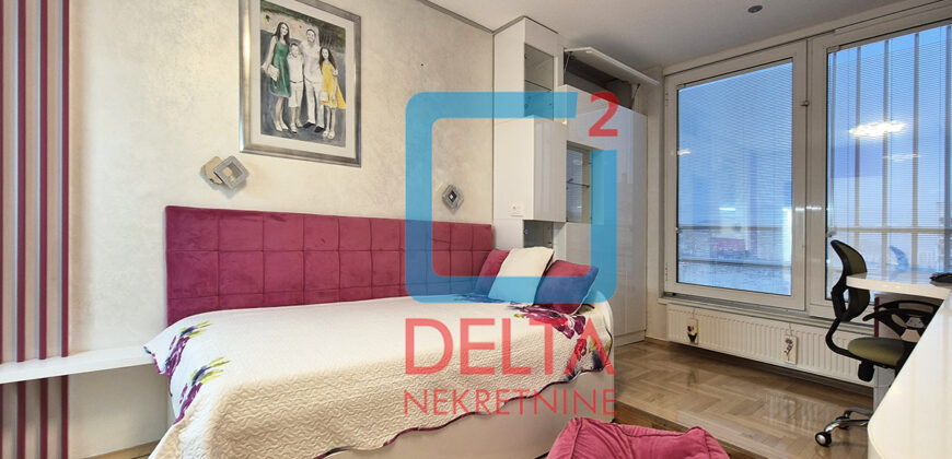 Luksuzan penthouse četverosoban stan/153m2/ Dolac Malta/Socijalno