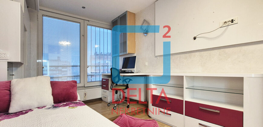 Luksuzan penthouse četverosoban stan/153m2/ Dolac Malta/Socijalno