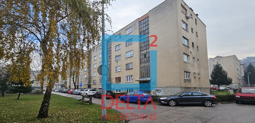 Praktičan trosoban stan / 4.sprat / Švrakino selo / Novi Grad