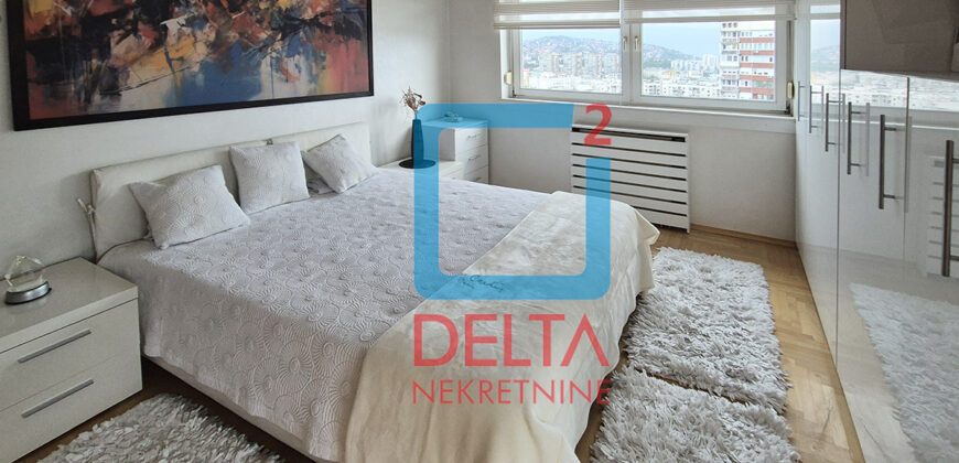 Luksuzan penthouse četverosoban stan/153m2/ Dolac Malta/Socijalno