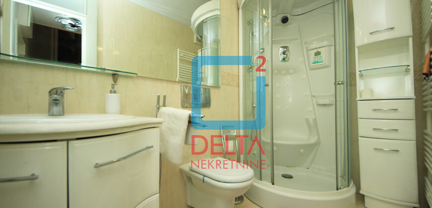 Luksuzan penthouse četverosoban stan/153m2/ Dolac Malta/Socijalno