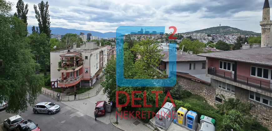 Četverosoban stan / 3.sprat / Džidžikovac / Mejtaš / Centar