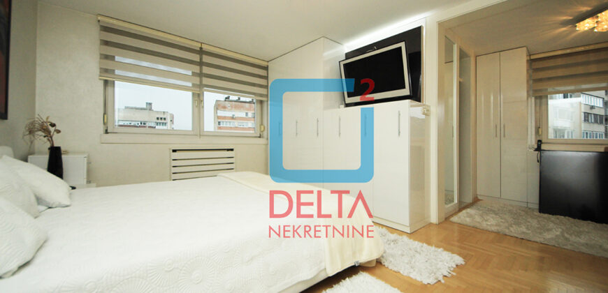 Luksuzan penthouse četverosoban stan/153m2/ Dolac Malta/Socijalno