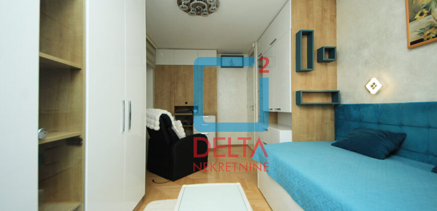 Luksuzan penthouse četverosoban stan/153m2/ Dolac Malta/Socijalno