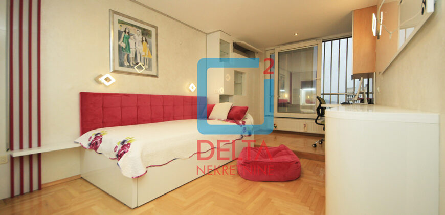Luksuzan penthouse četverosoban stan/153m2/ Dolac Malta/Socijalno