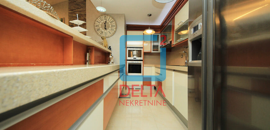 Luksuzan penthouse četverosoban stan/153m2/ Dolac Malta/Socijalno