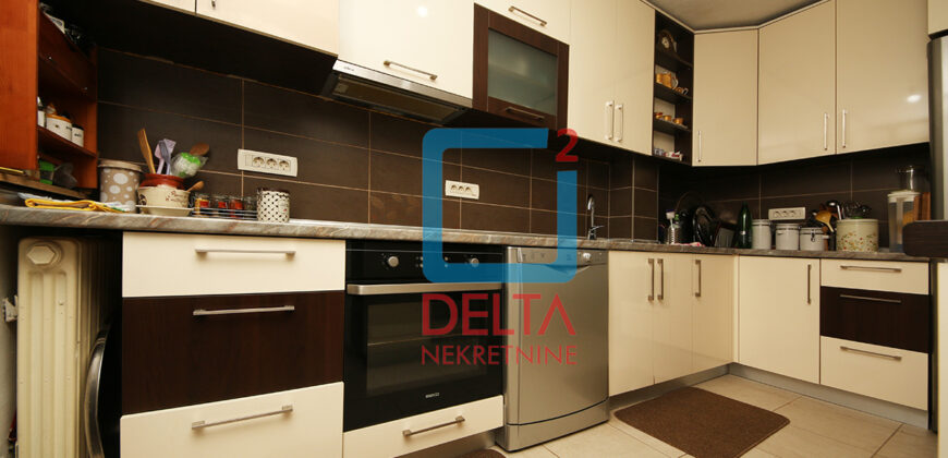 Adaptiran trosoban stan / 74m2 / dva balkona / Dobrinja