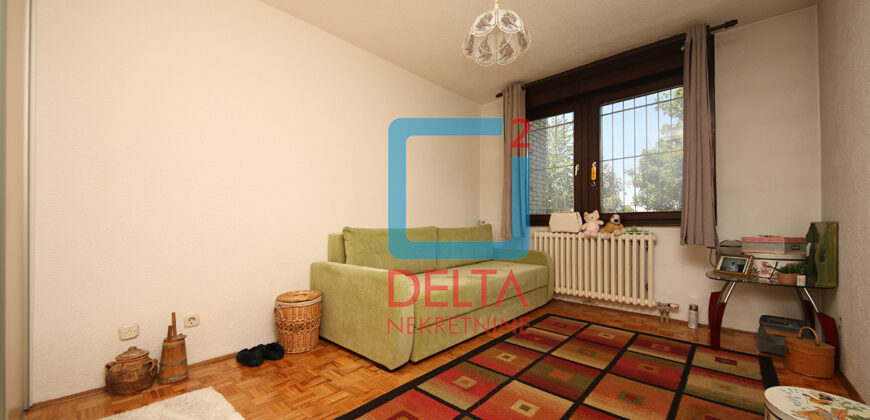 Adaptiran trosoban stan / 74m2 / dva balkona / Dobrinja