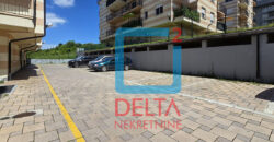 Namješten trosoban stan / 1.sprat / parking / Kromolj / Centar