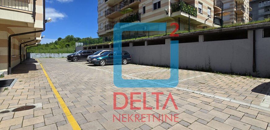 Namješten trosoban stan / 1.sprat / parking / Kromolj / Centar