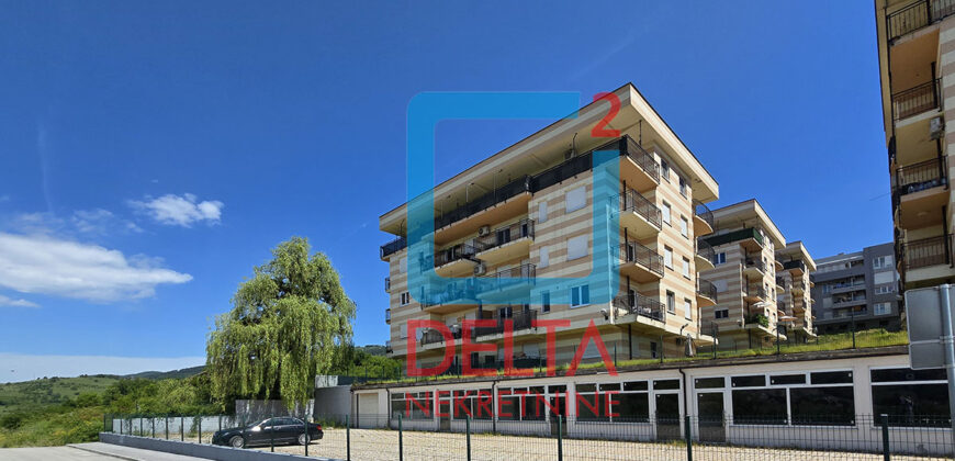 Namješten trosoban stan / 1.sprat / parking / Kromolj / Centar